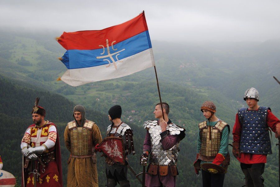 Сербия особенности. Сербия народ. Балканские народы. Сербы народ. Национальный костюм Сербии.